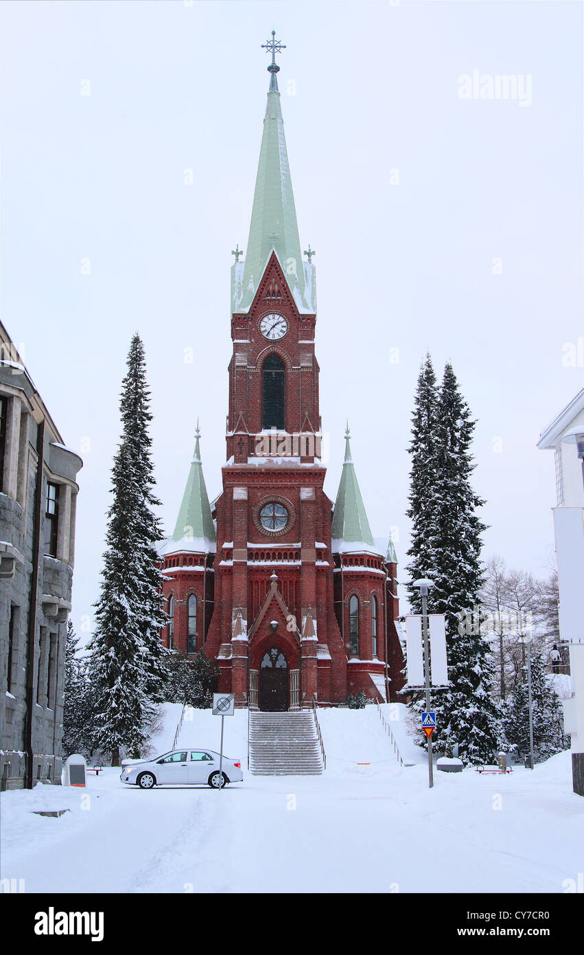 Mikkeli Kathedrale - die wichtigsten kirchlichen Eparihii Mikkeli Winter unter dem Schnee. Finnland. Stockfoto