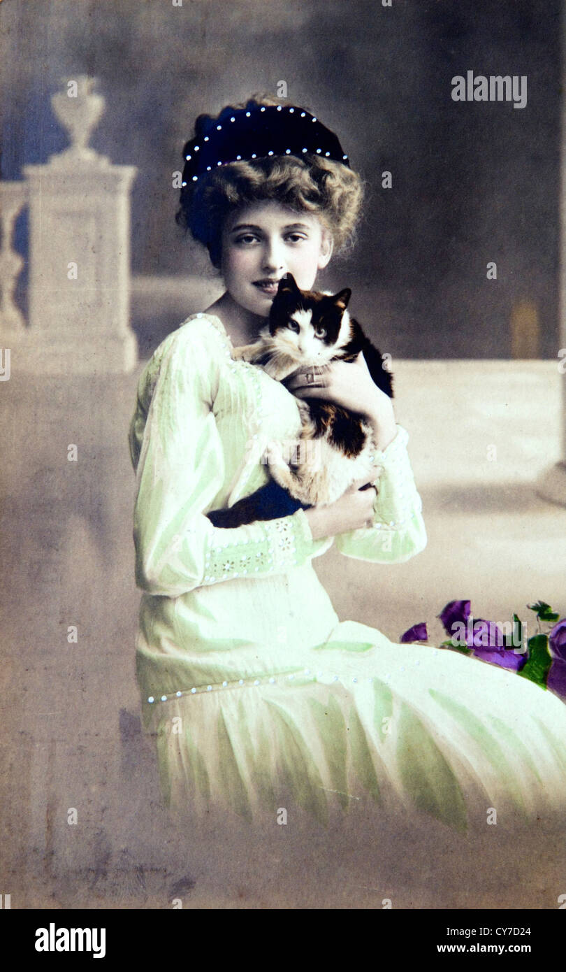 Damen Mode 1900 s Hand farbig Foto Postkarte England Stockfoto