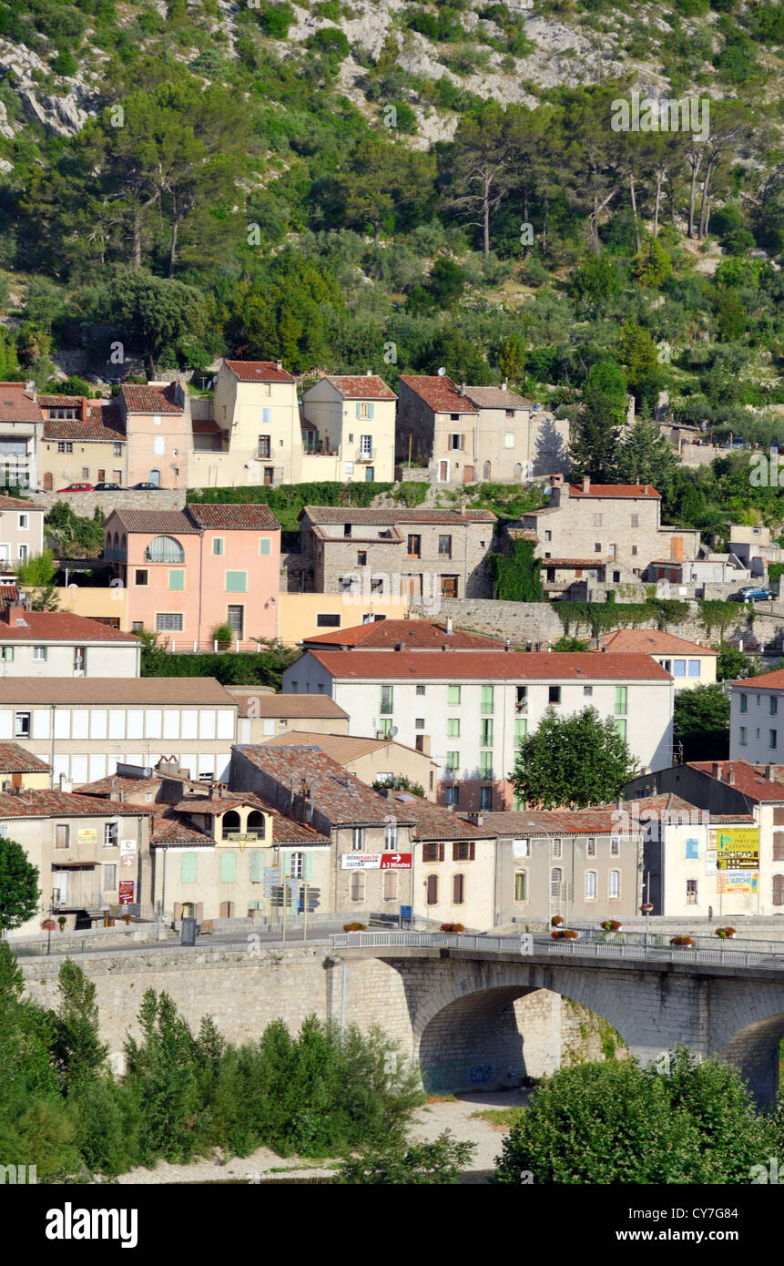 Luftaufnahme oder Hochwinkelansicht von Anduze - Tor zu den Cevennen - Gard France Stockfoto
