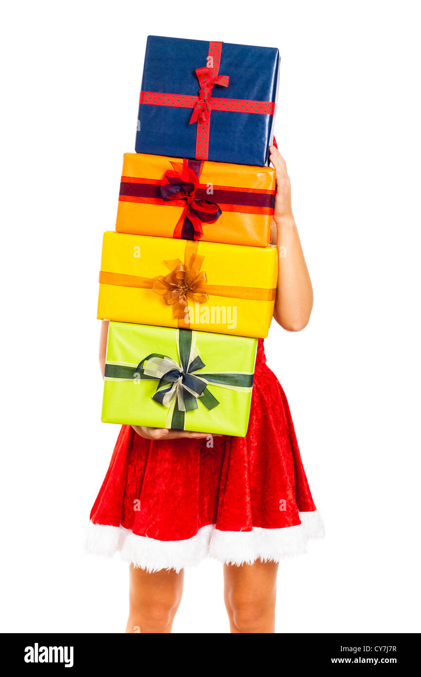 Junge Frau bedeckt von bunten Geschenkboxen Weihnachten Santa Kostüm, isoliert auf weißem Hintergrund. Stockfoto