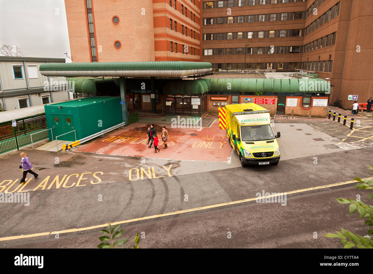 Unfall A & E-Abteilungen und Krankenwagen bei The Royal Gwent Hospital Newport Wales UK. Stockfoto