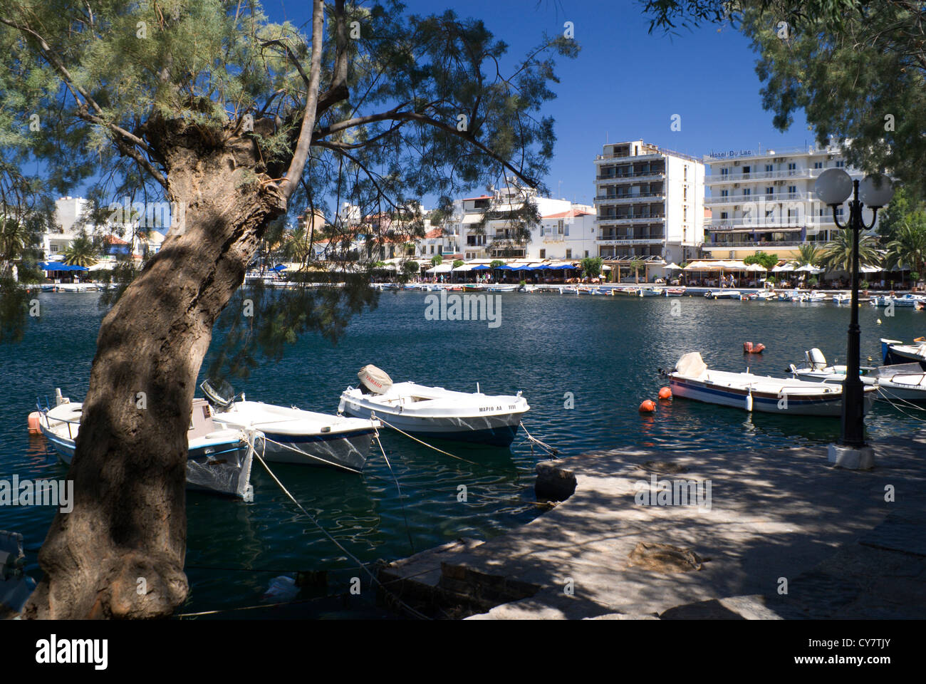 Angelboote/Fischerboote auf See Überlieferung Agios Nikolaos Kreta Griechenland Stockfoto