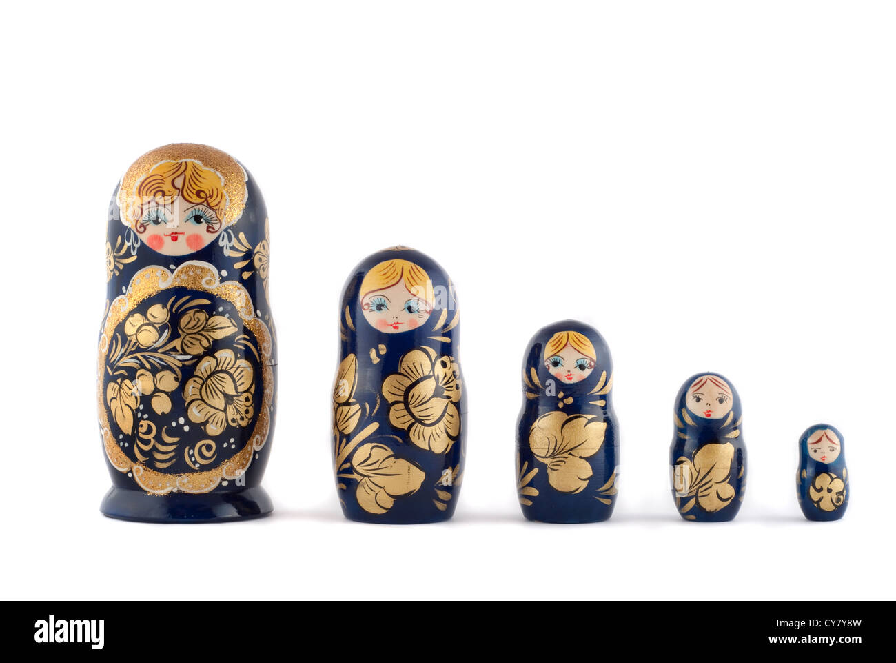 Russische Matroschka Puppen hintereinander isoliert auf weiss Stockfoto