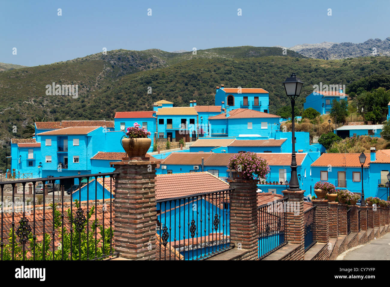Juzcar, kleines Dorf in Malaga, Spanien. Erste Schlumpfdorf der Welt Stockfoto