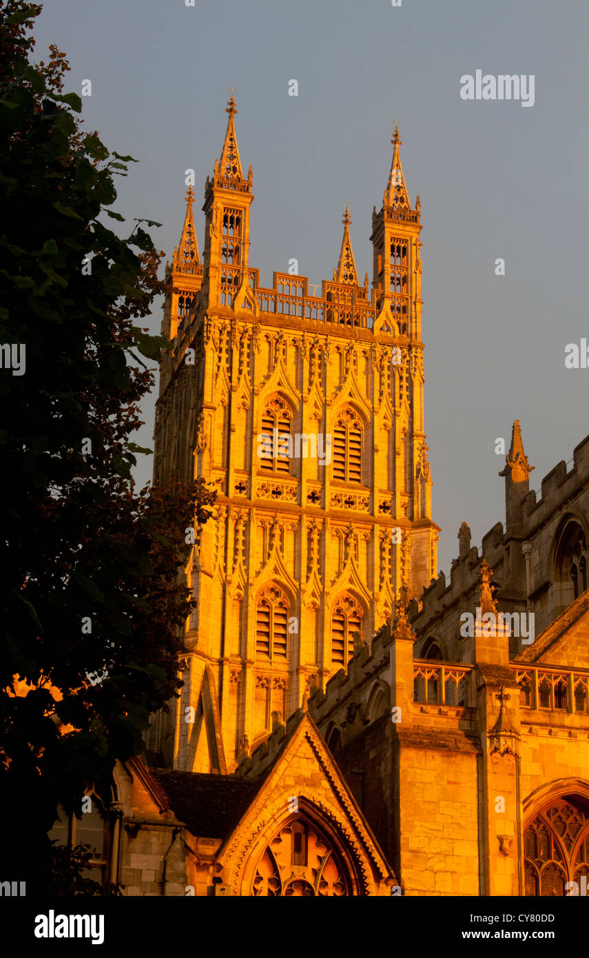 Gloucester Cathedral Mittelturm bei Sonnenuntergang Gloucester Gloucestershire South West England UK Stockfoto