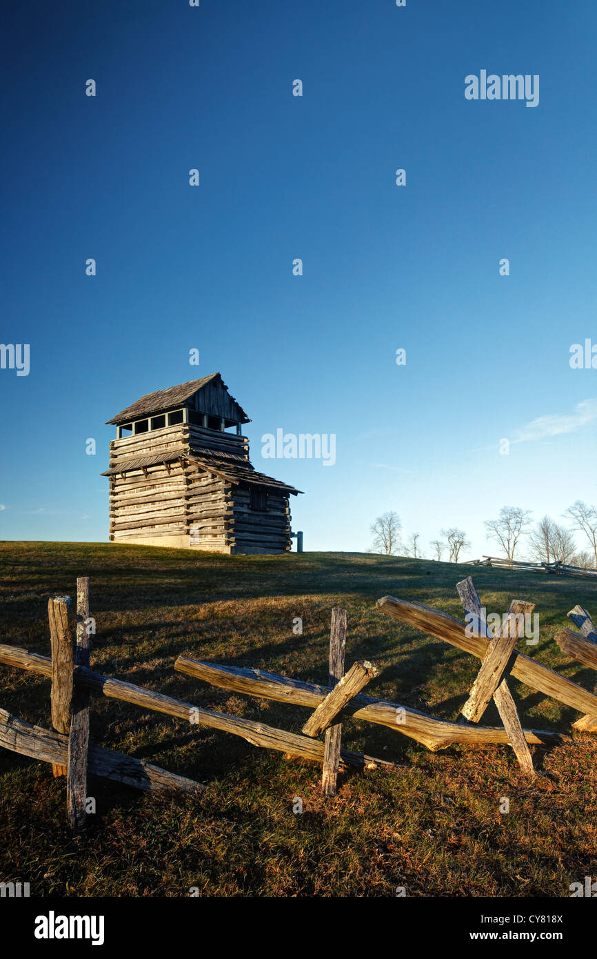 Groundhog Berg Aussichtsturm und Split-Schiene Zaun, Blue Ridge Parkway, Virginia, USA Stockfoto