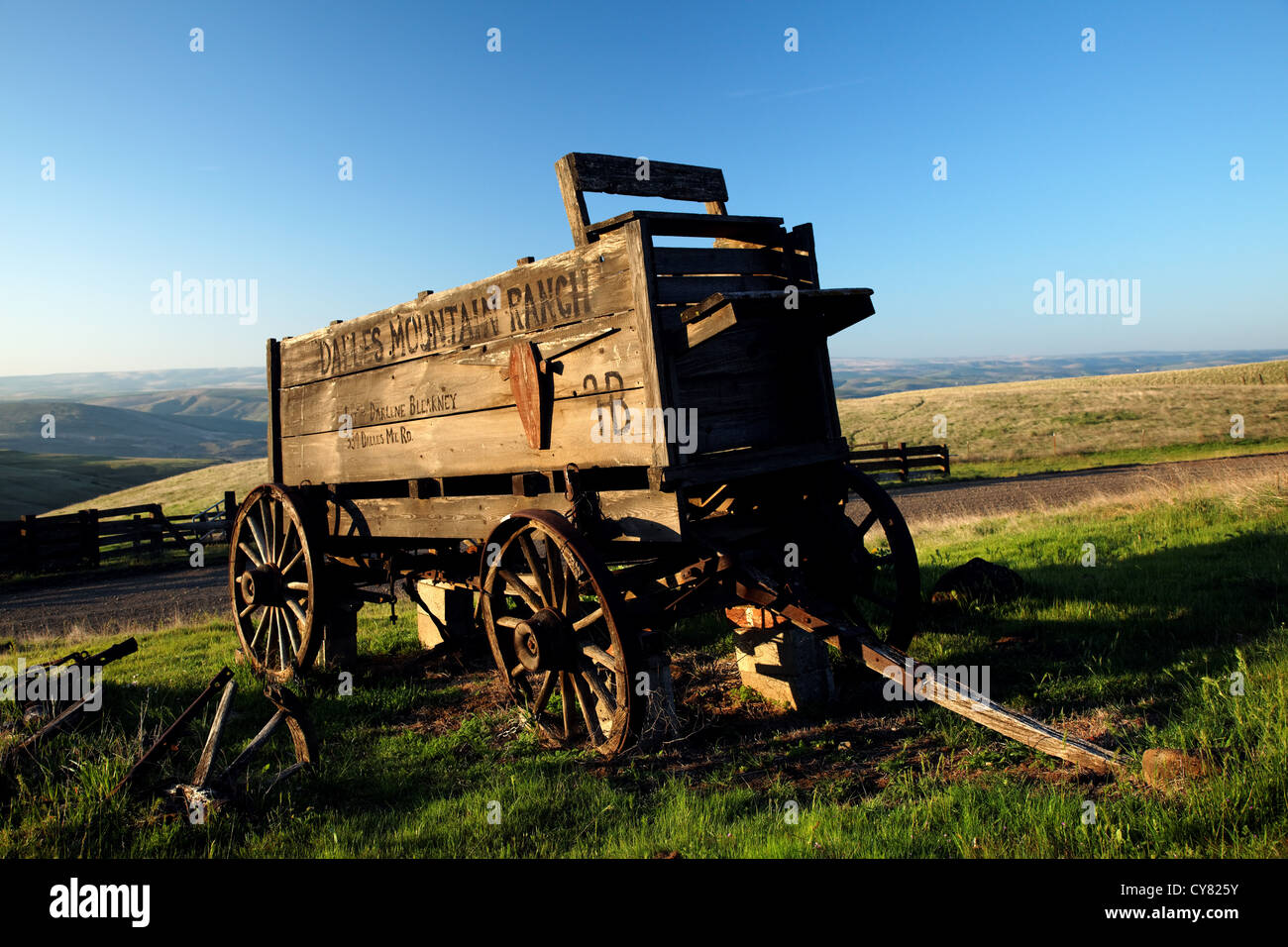 Holz Wagen auf Hof Weide, Columbia Hills State Park, Klickitat County, Washington, USA Stockfoto