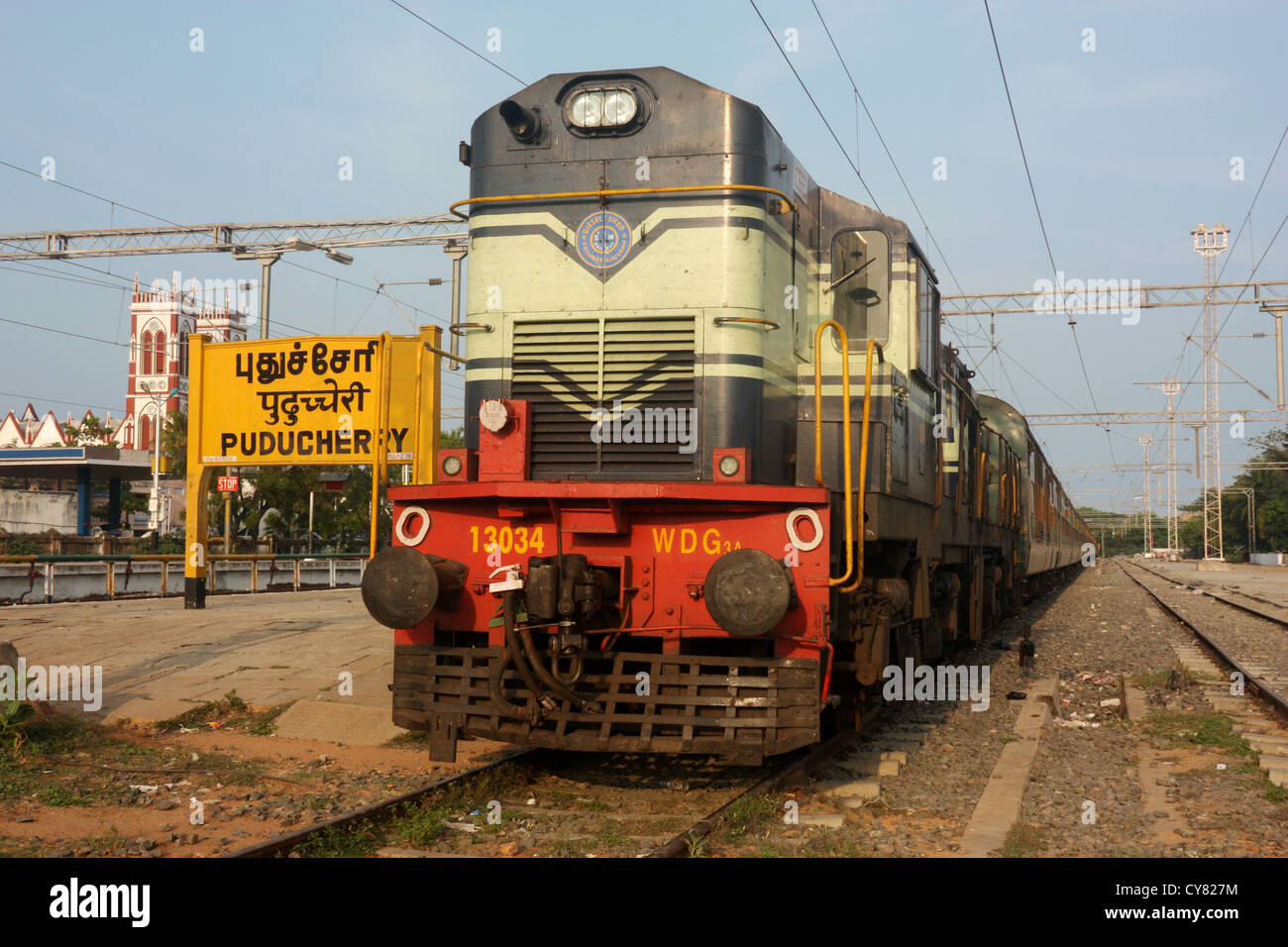 Indische Lokomotive in Puducherry (Pondicherry) Station, Indien Stockfoto