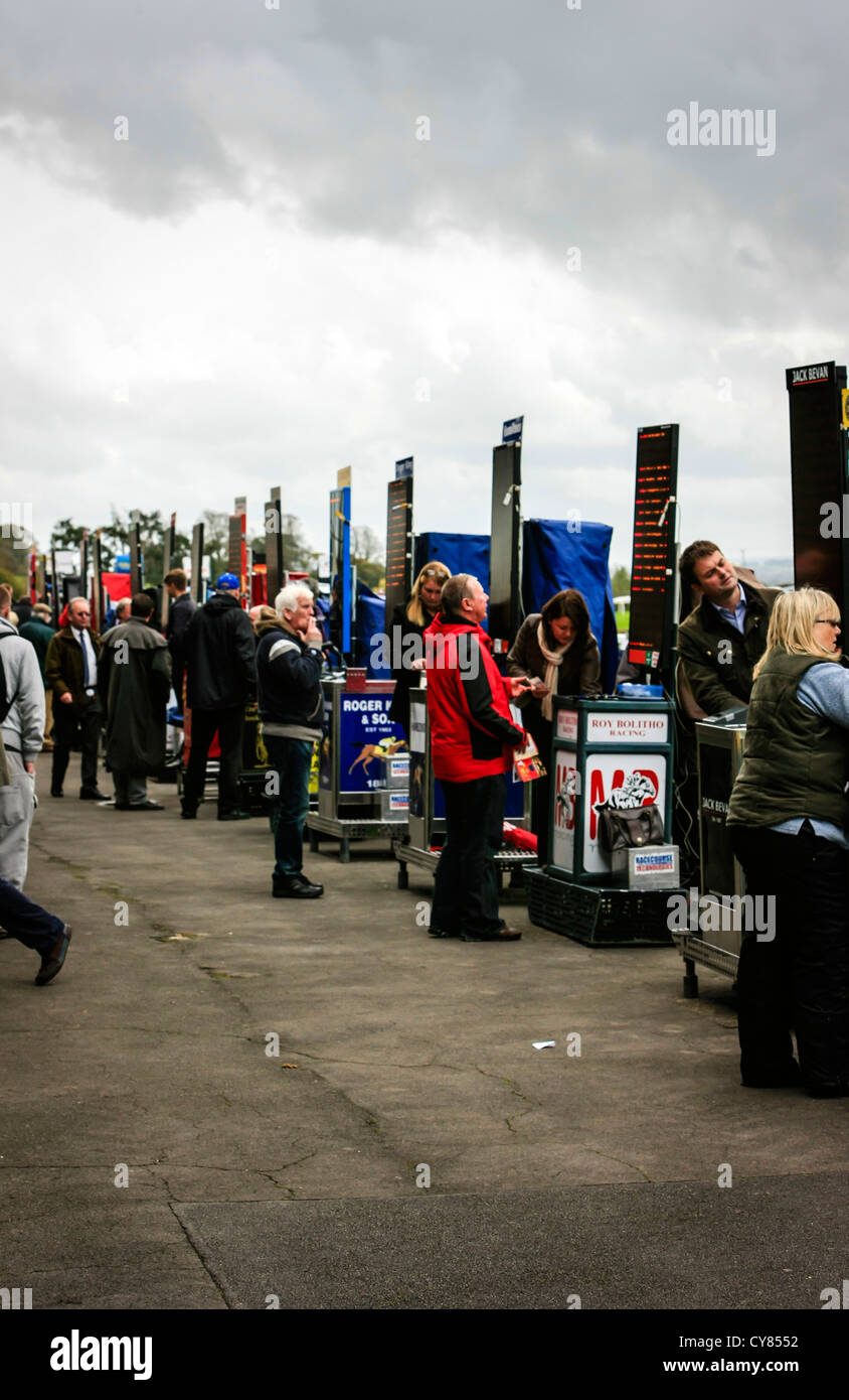 Pferd Track Wetten Agenten nehmen Wetten bei Wincanton Race course Stockfoto