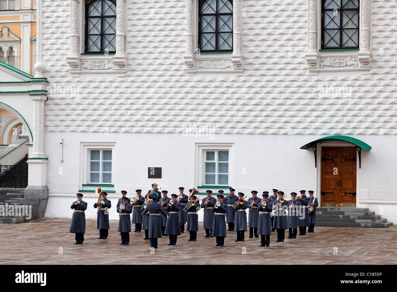 Militärische Band spielt auf die zeremonielle Wachablösung im Kreml Stockfoto