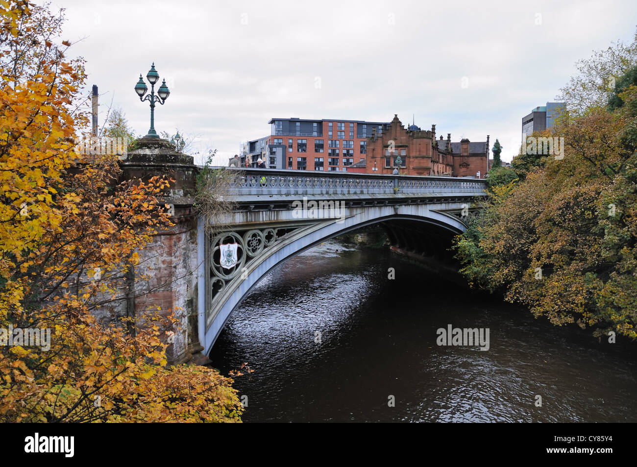 Die "neuen" Partick Brücke die den Fluss Kelvin im Westend von Glasgow überquert. Stockfoto