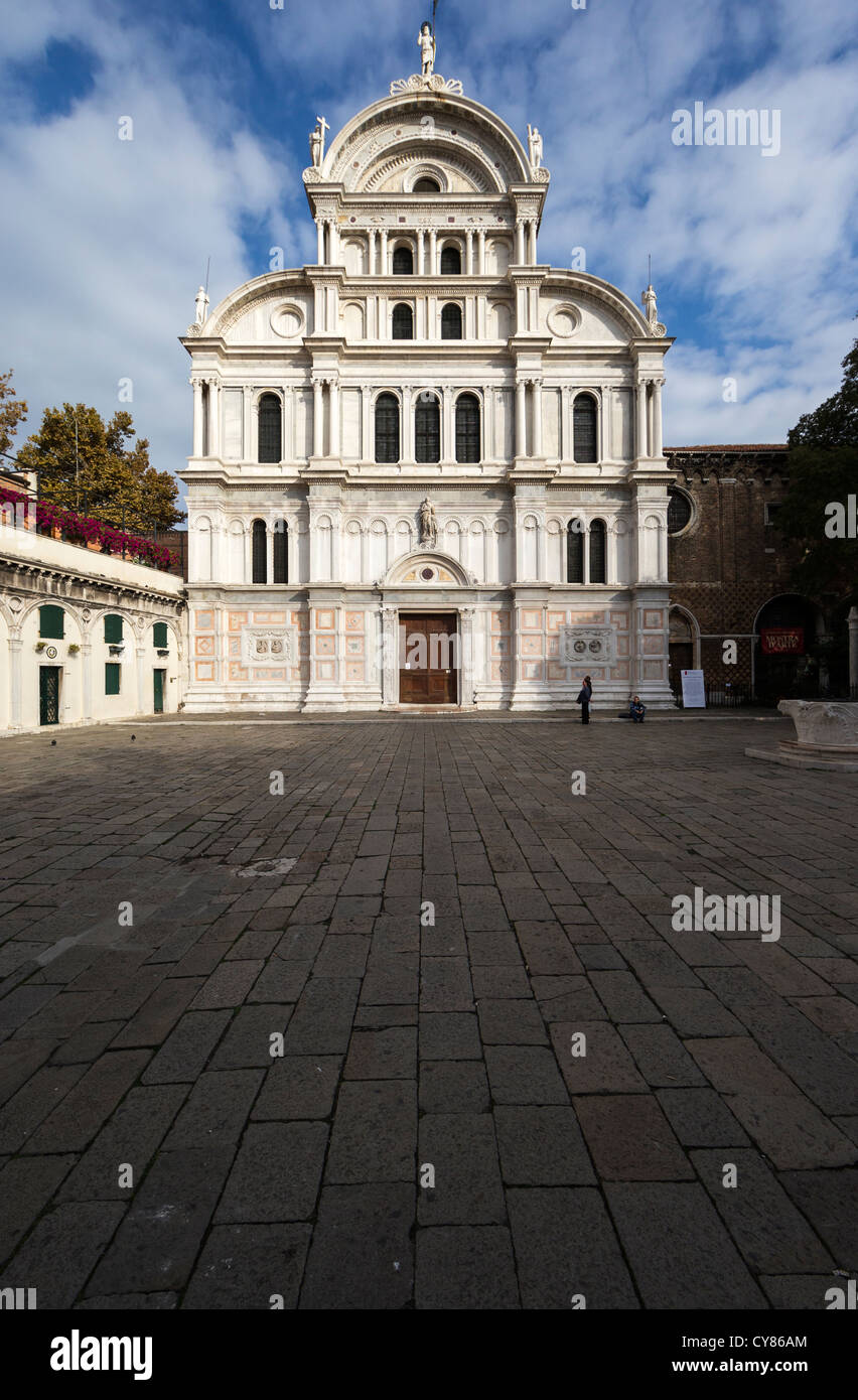 Die Fassade von der Chiesa di San Zaccaria in Venedig, vom Architekten Antonia Gambello begonnen und abgeschlossen von Mauro Codussi Stockfoto