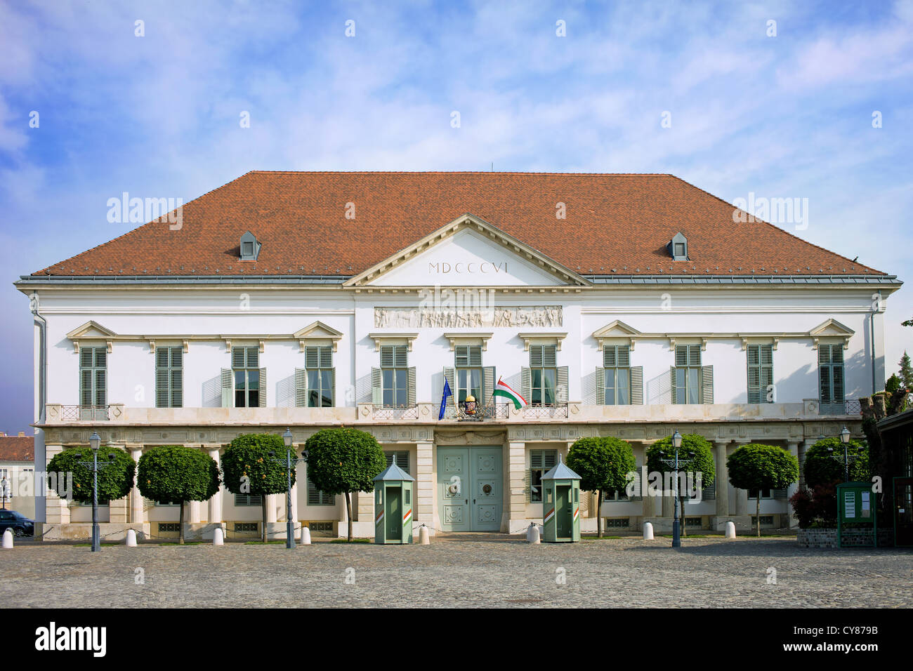 Sandor Palast aus dem 19. Jahrhundert in Budapest, offizielle Residenz des Präsidenten der Republik Ungarn, neo-klassischen Stil. Stockfoto