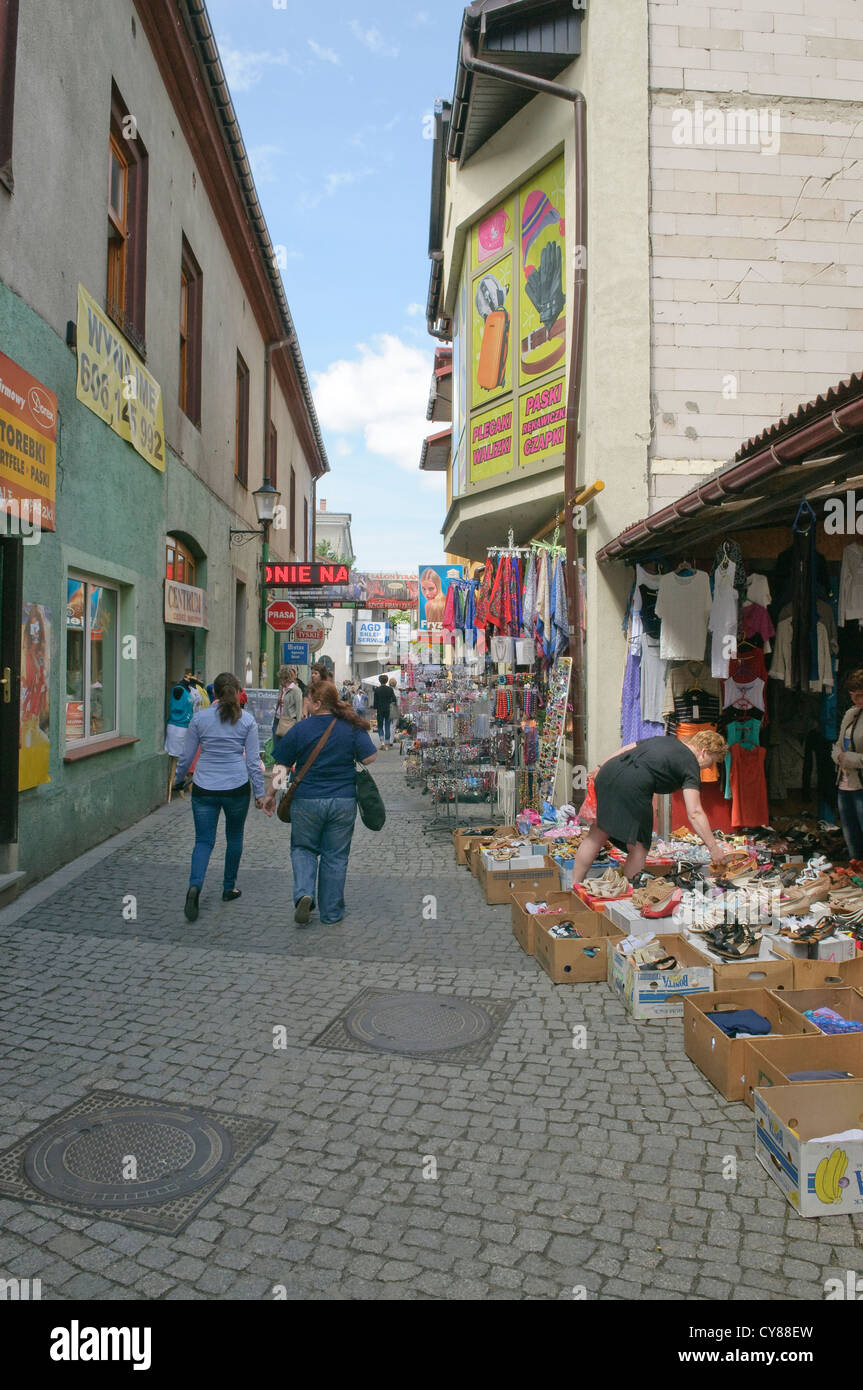 East European Maketplace. Mydlarska Straße zum lokalen Markt in Wadowice, Polen. Stockfoto