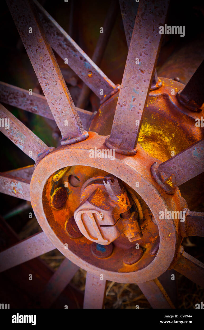 Rad auf einem Vintage John Deere Traktor auf Ranch im östlichen Wyoming Stockfoto