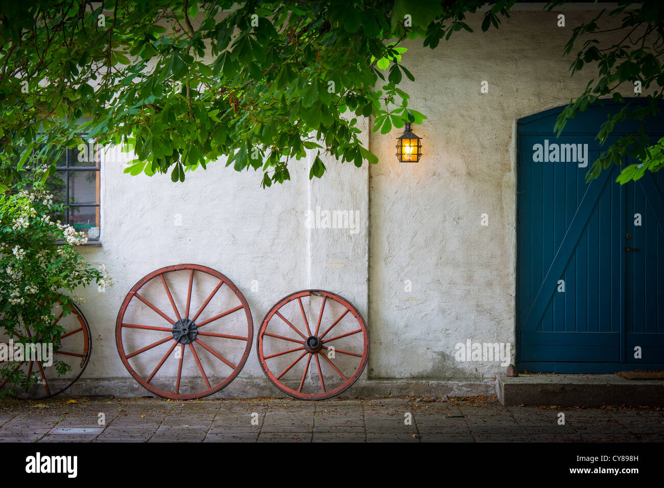Fenster am Haus in der schwedischen Stadt im Süden Yngsjö in der Provinz Skåne Stockfoto