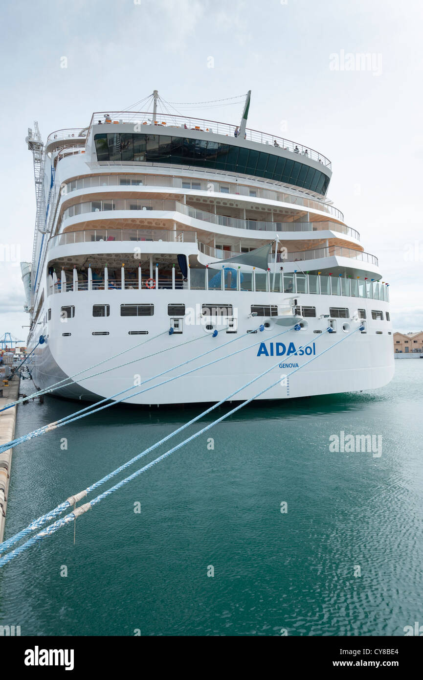 Das Kreuzfahrtschiff AIDA Sol angedockt am Hafen o Hafen von Las Palmas Gran Canaria. Stockfoto