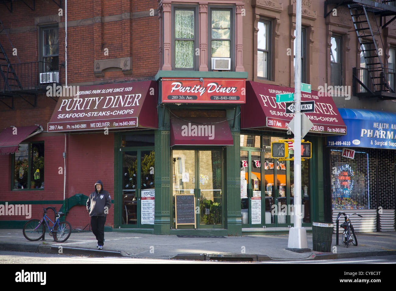 Die Reinheit Diner befindet sich an der Ecke der 7th Ave. & 7th St. in Park Slope, Brooklyn, NY. Stockfoto
