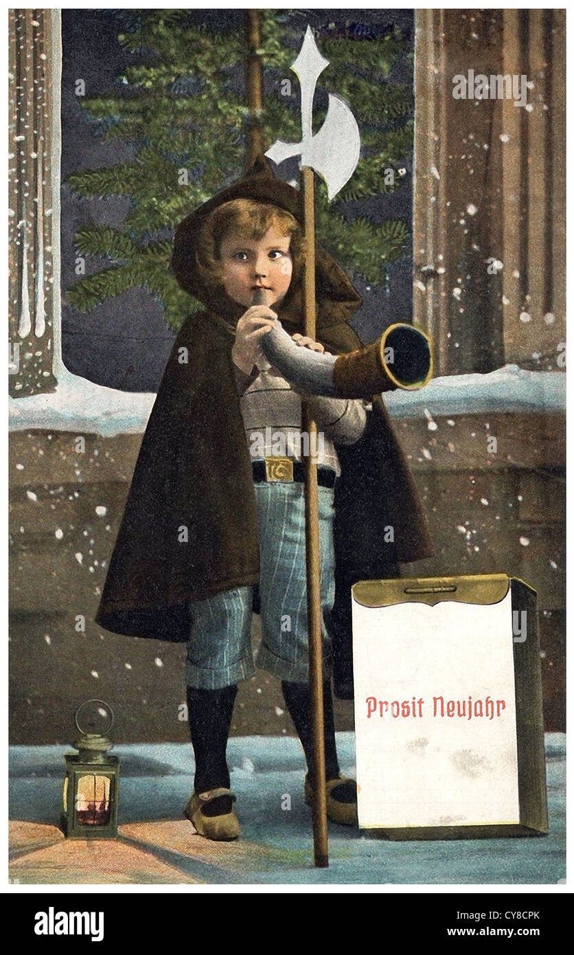 Kind ein Horn bläst Stockfoto