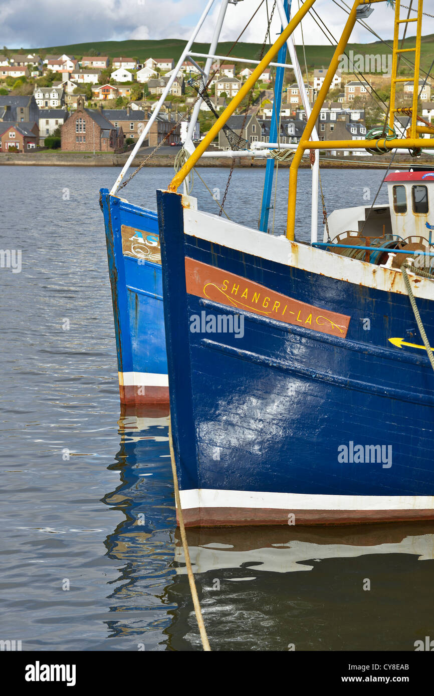 Bögen der Fischerboote im Hafen von Campbeltown auf der Halbinsel Kintyre, Argyllshire, Schottland Stockfoto
