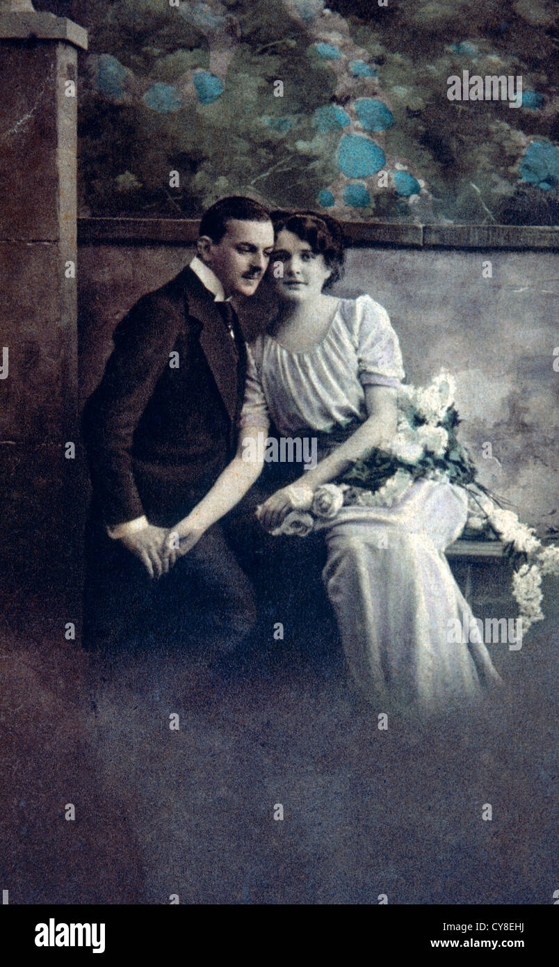 Romantisches Paar Hand in Hand, um 1910 Stockfoto