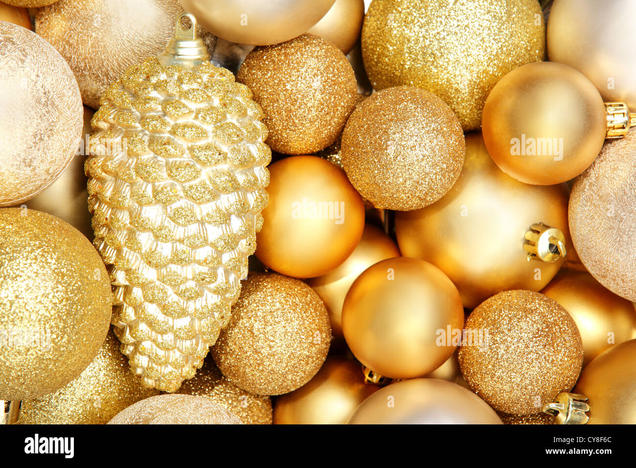Goldene Weihnachten Kugeln Hintergrund. Stockfoto