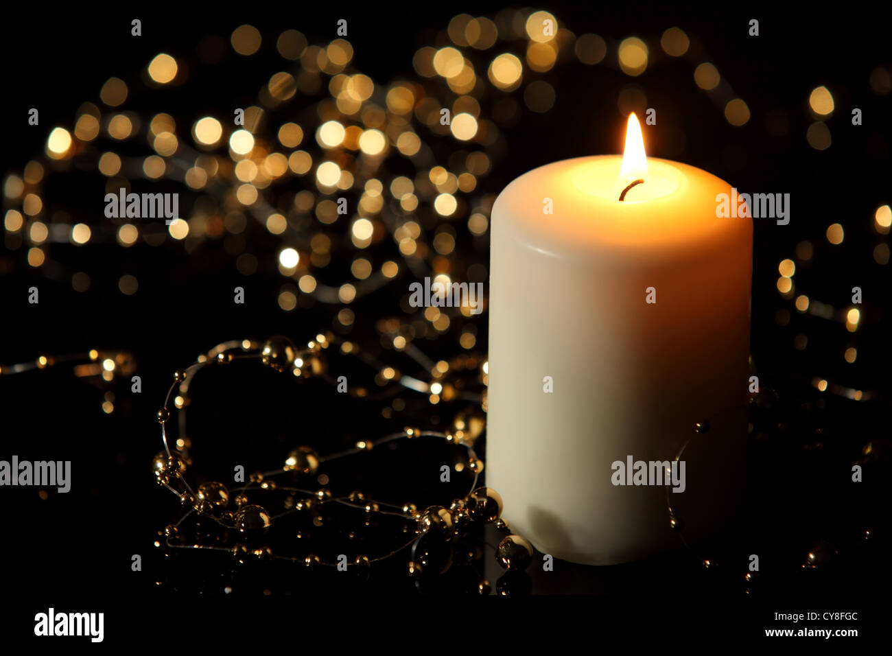 Kerze Im Glas über Nacht Brennen Lassen Kerze Brennen Stockfotos und -bilder Kaufen - Alamy