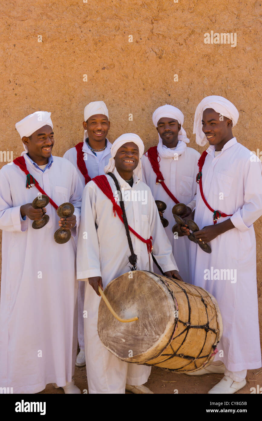 Musiker in der Wüste Sahara, Erg Chebbi, Marokko Stockfoto