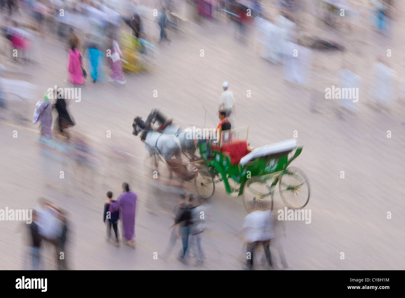 Pferdewagen in Jema al-Fna Platz in Marrakesch, Marokko Stockfoto