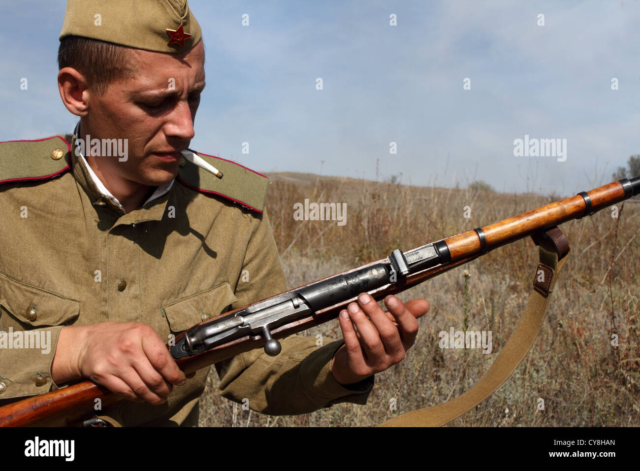 Soldat mit Gewehr Stockfoto