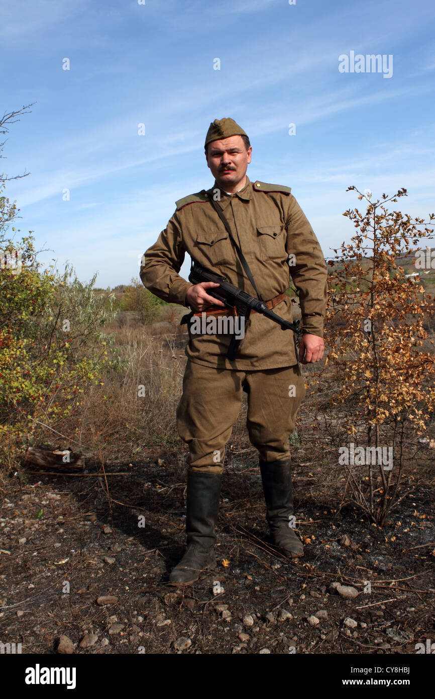 Soldat - Mitglied Lugansk Geschichte Club tragen historische sowjetische uniform Stockfoto