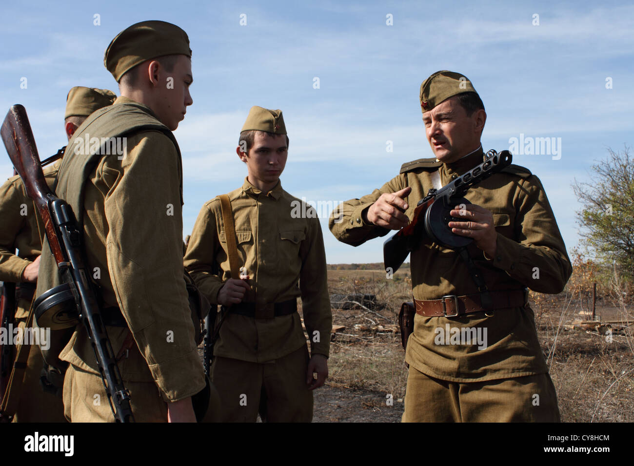 Mitglieder der 'Frontier' Geschichte Club trägt historische sowjetische uniform Stockfoto
