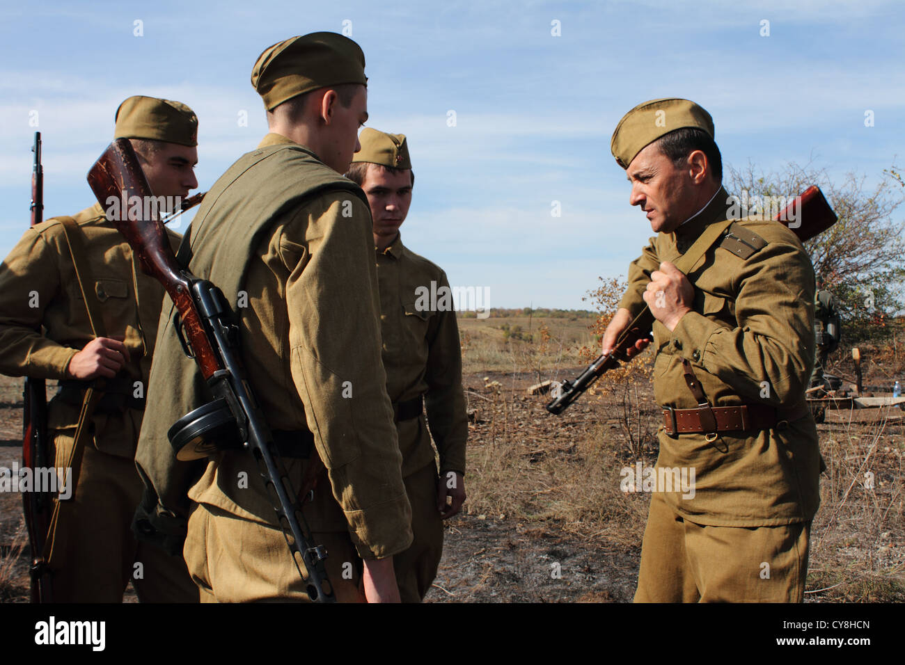 Mitglieder der 'Frontier' Geschichte Club trägt historische sowjetische uniform Stockfoto