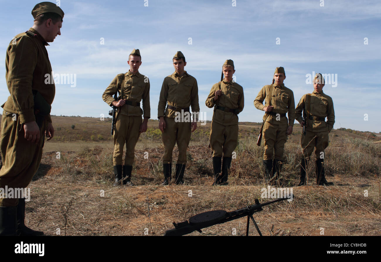 Mitglieder der 'Frontier' Geschichte Club trägt historische sowjetische uniform Stockfoto