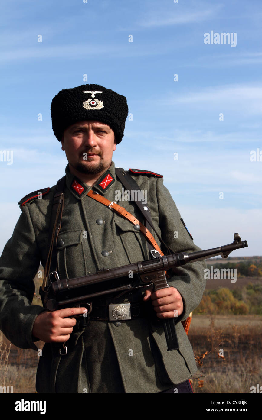 Kosaken, die auf der Seite der Wehrmacht gekämpft, Mitglied der Lugansk Geschichte club "Don" während des zweiten Weltkriegs historisches reenactment Stockfoto