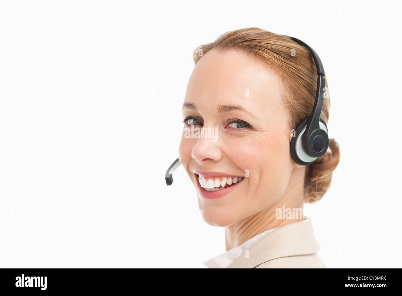 Porträt einer lächelnden Frau in einem Anzug mit einem Kopfhörer auf Stockfoto