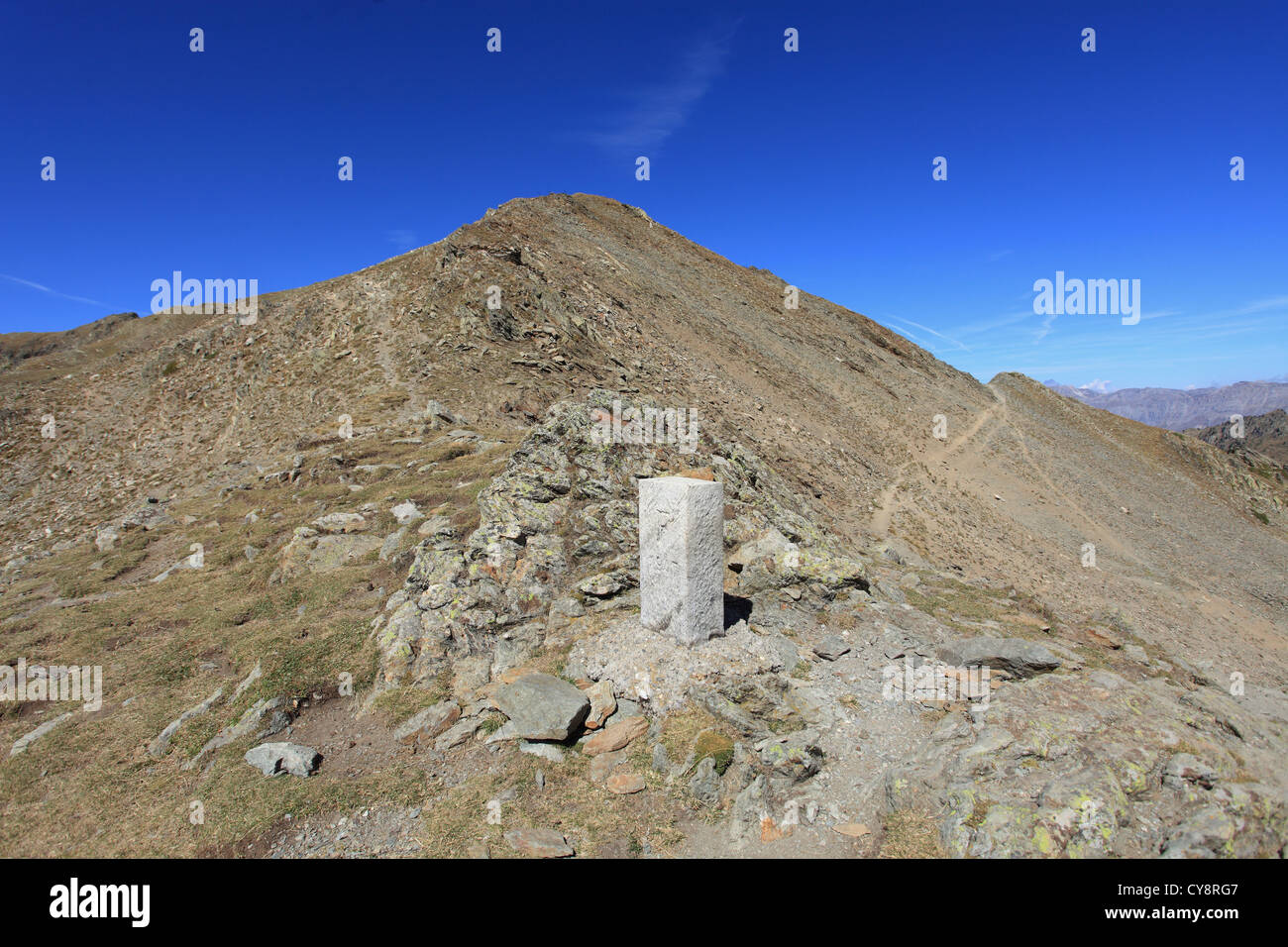 Grenze zwischen Frankreich und Italien in den Col De La Lombarde im südlichen Alpen von Frankreich in das Hinterland des Alpes-Maritimes Stockfoto