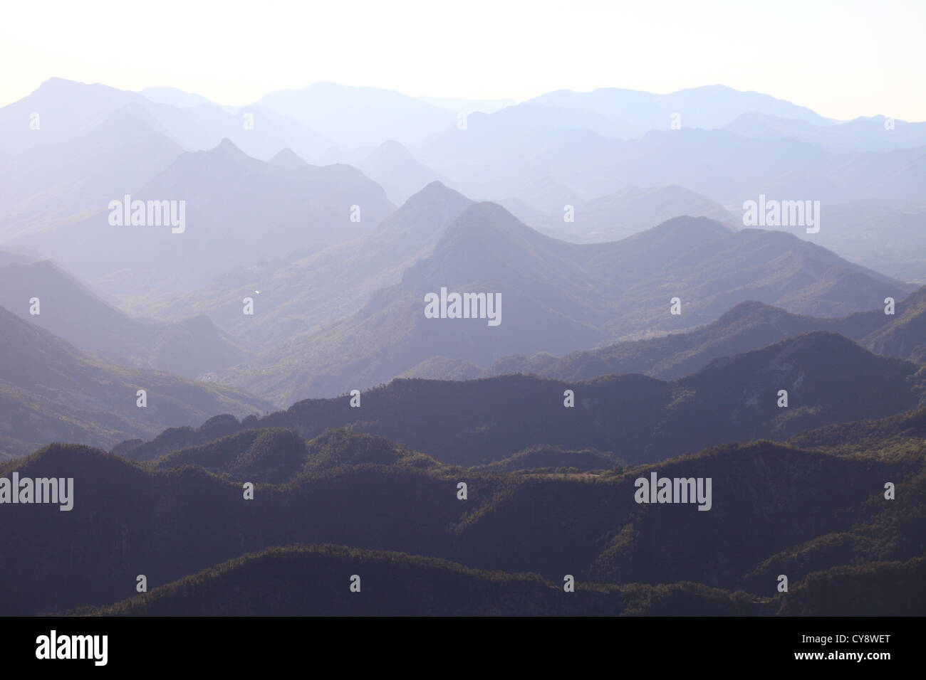 Bergige Landschaft der Alpes-MAritimes Stockfoto