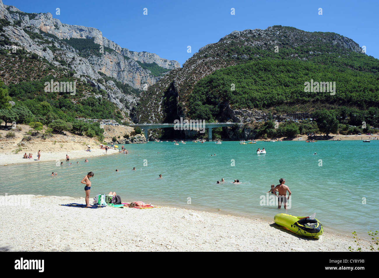 Der Lac de SainteCroix, einem künstlichen Stausee verbunden zu den