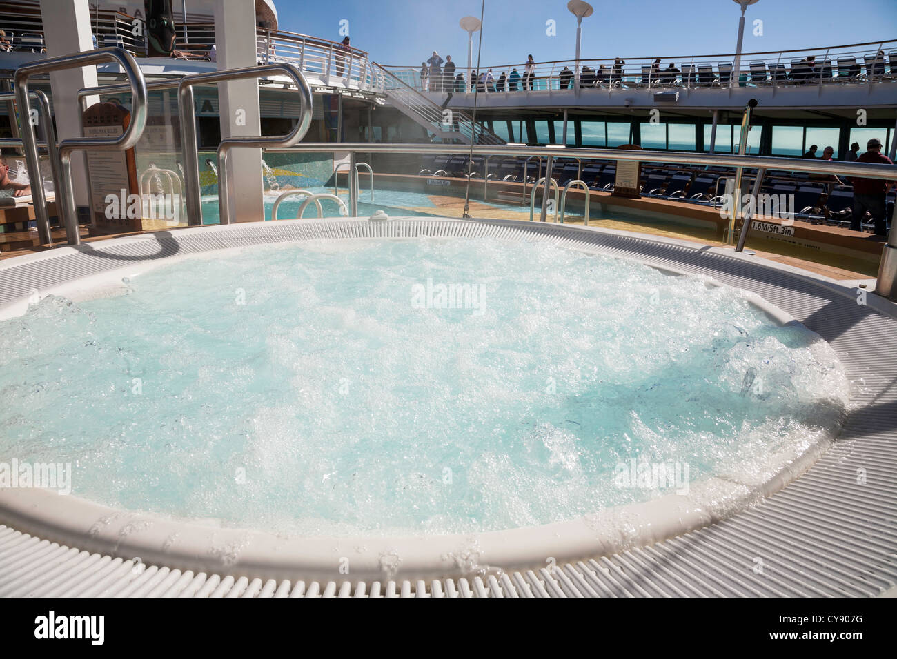 Whirlpool auf Kreuzfahrtschiff Stockfoto