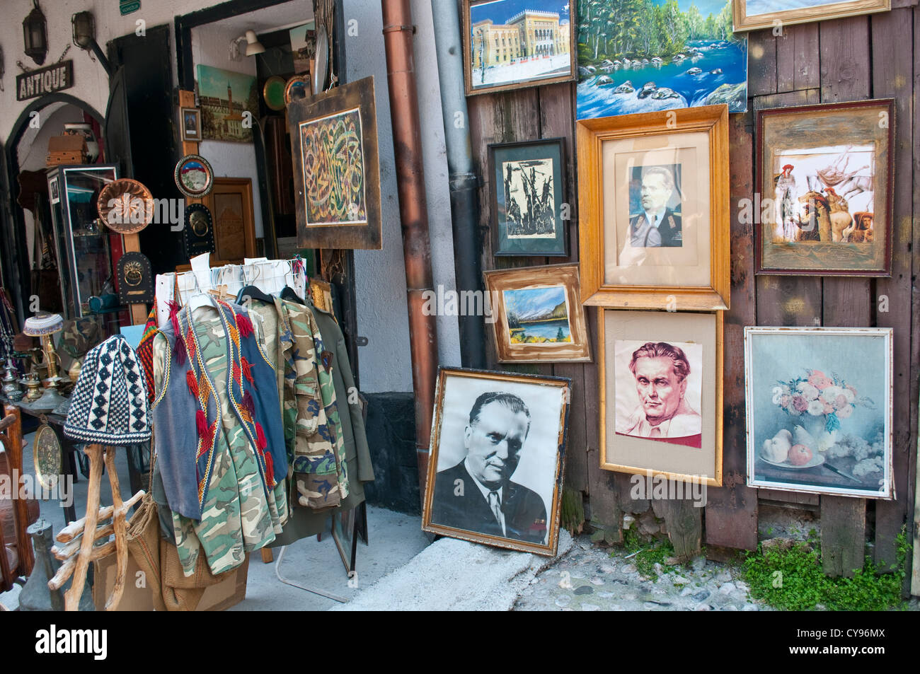 Bascarsija Shop Verkauf Titos Bilder, Sarajevo, Bosnien und Herzegowina Stockfoto