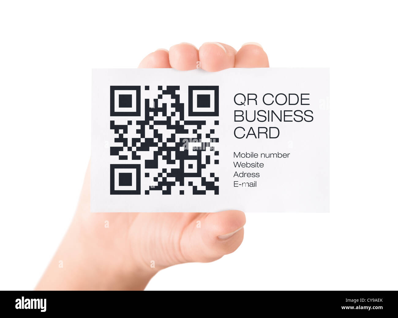 Hand zeigen Visitenkarte mit QR-Code-Informationen. Isoliert auf weiss. Stockfoto