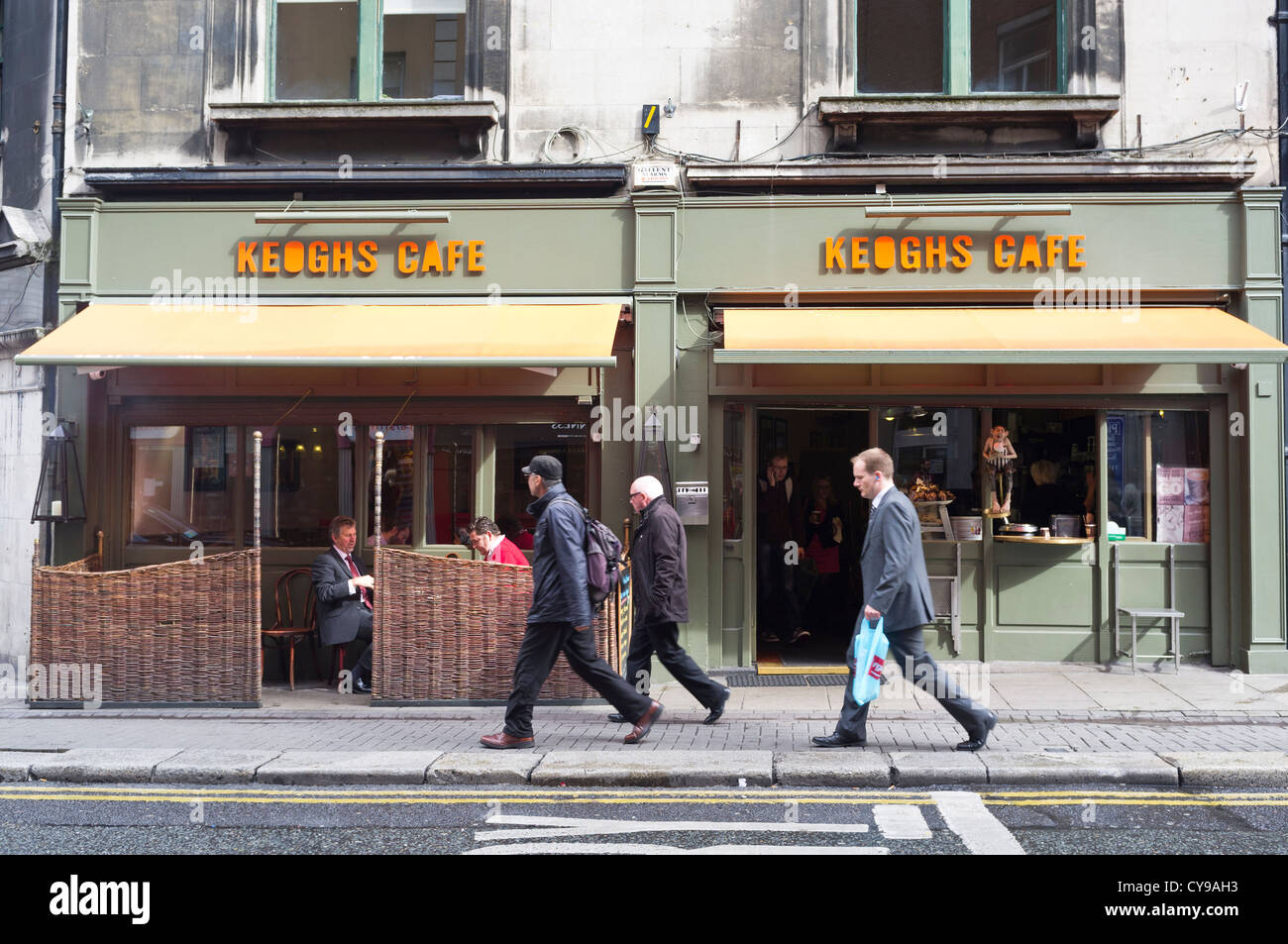 Keoghs Café am Trinity Street, Dublin, Irland, Stockfoto