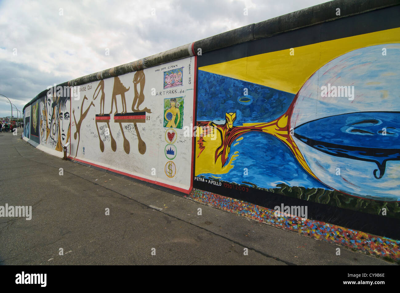 Street-Art in der Eastside Gallery an der Berliner Mauer, eine blühende alternative Subkultur in Berlin, Deutschland Stockfoto