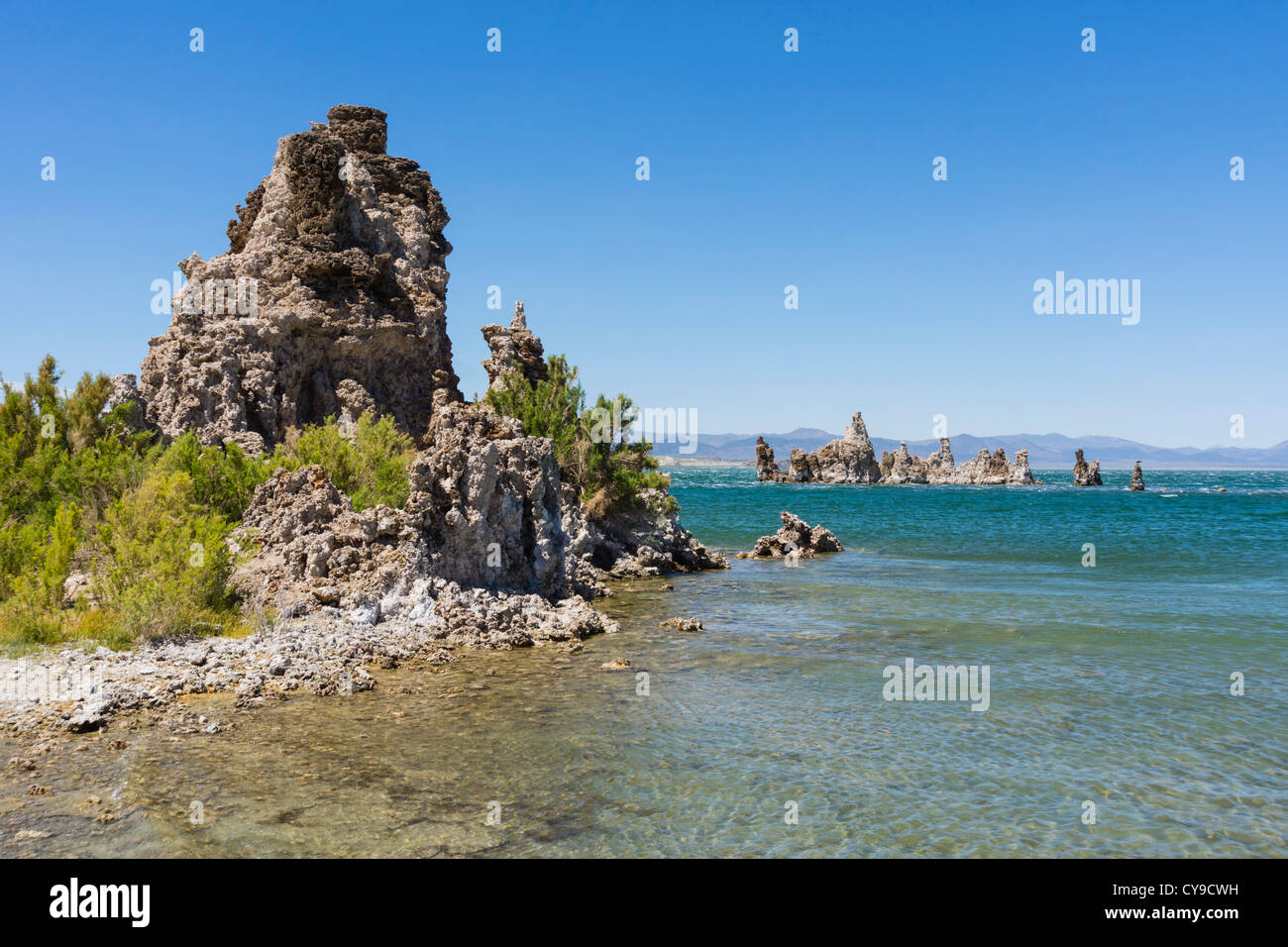 Mono Lake, South Tufa. Tuffstein Felsformationen erstellt von Unterwasser-Quellen vor der Wasserstand im See fiel. Stockfoto