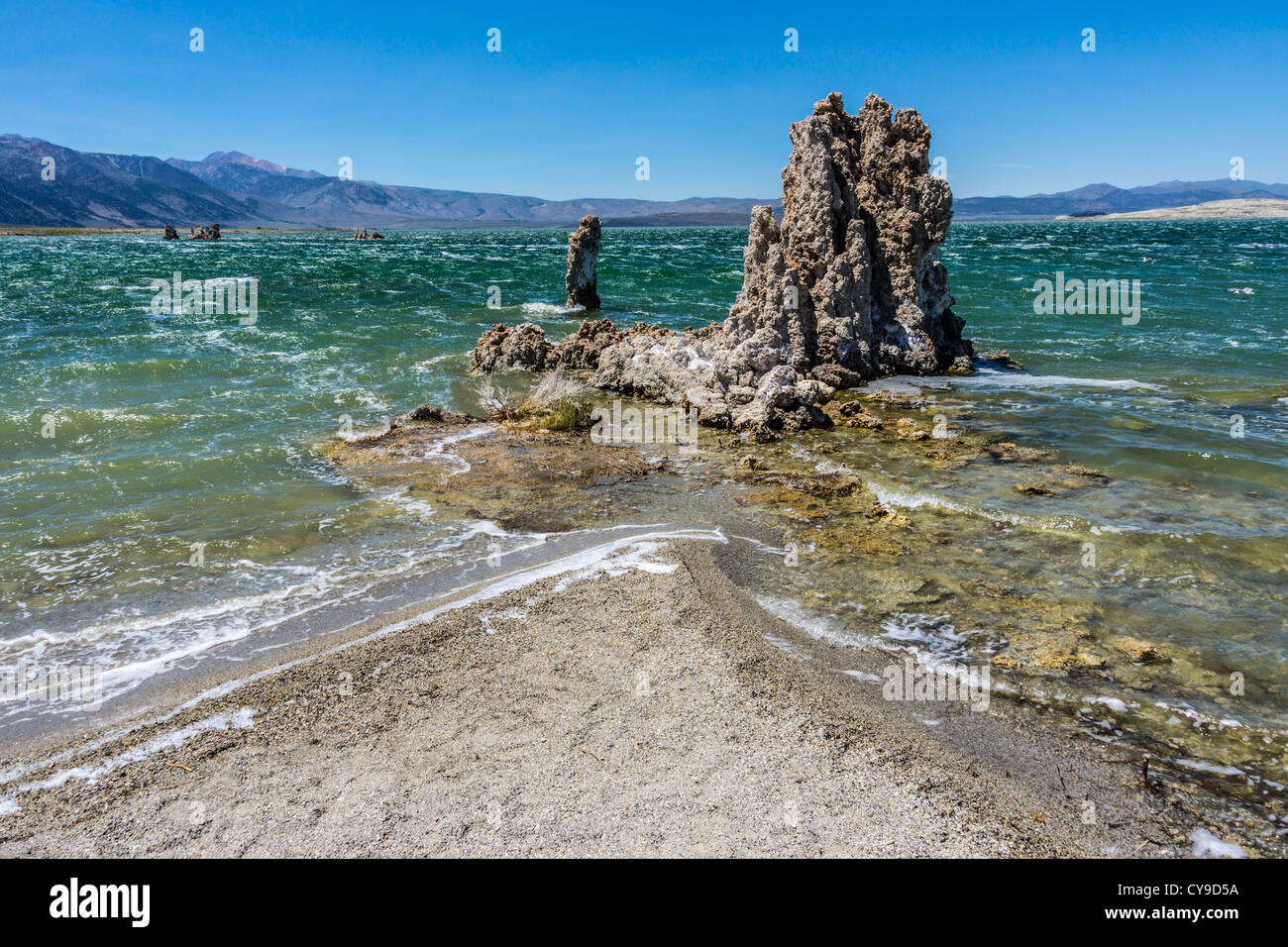 Mono Lake, South Tufa. Tuffstein Felsformationen erstellt von Unterwasser-Quellen vor der Wasserstand im See fiel. Stockfoto