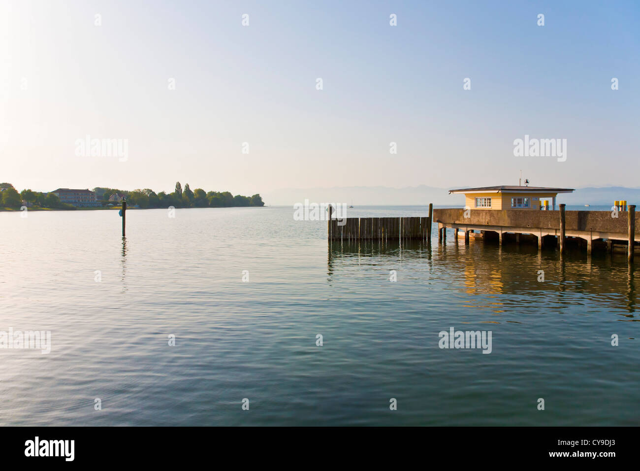 SCHIFFSANLEGESTELLE IN LANGENARGEN, BODENSEE, BADEN-WÜRTTEMBERG, DEUTSCHLAND Stockfoto