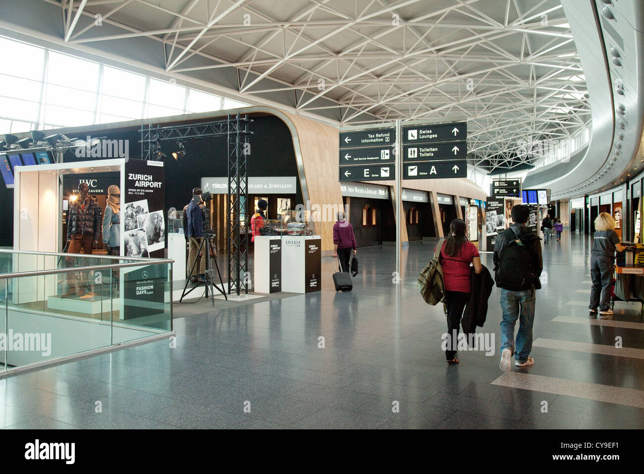 Die Inerior der Abflughalle, Flughafen Zürich Schweiz Europa Stockfoto