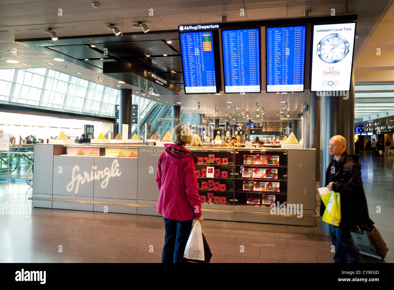 Die Inerior der Abflughalle, Flughafen Zürich Schweiz Europa Stockfoto