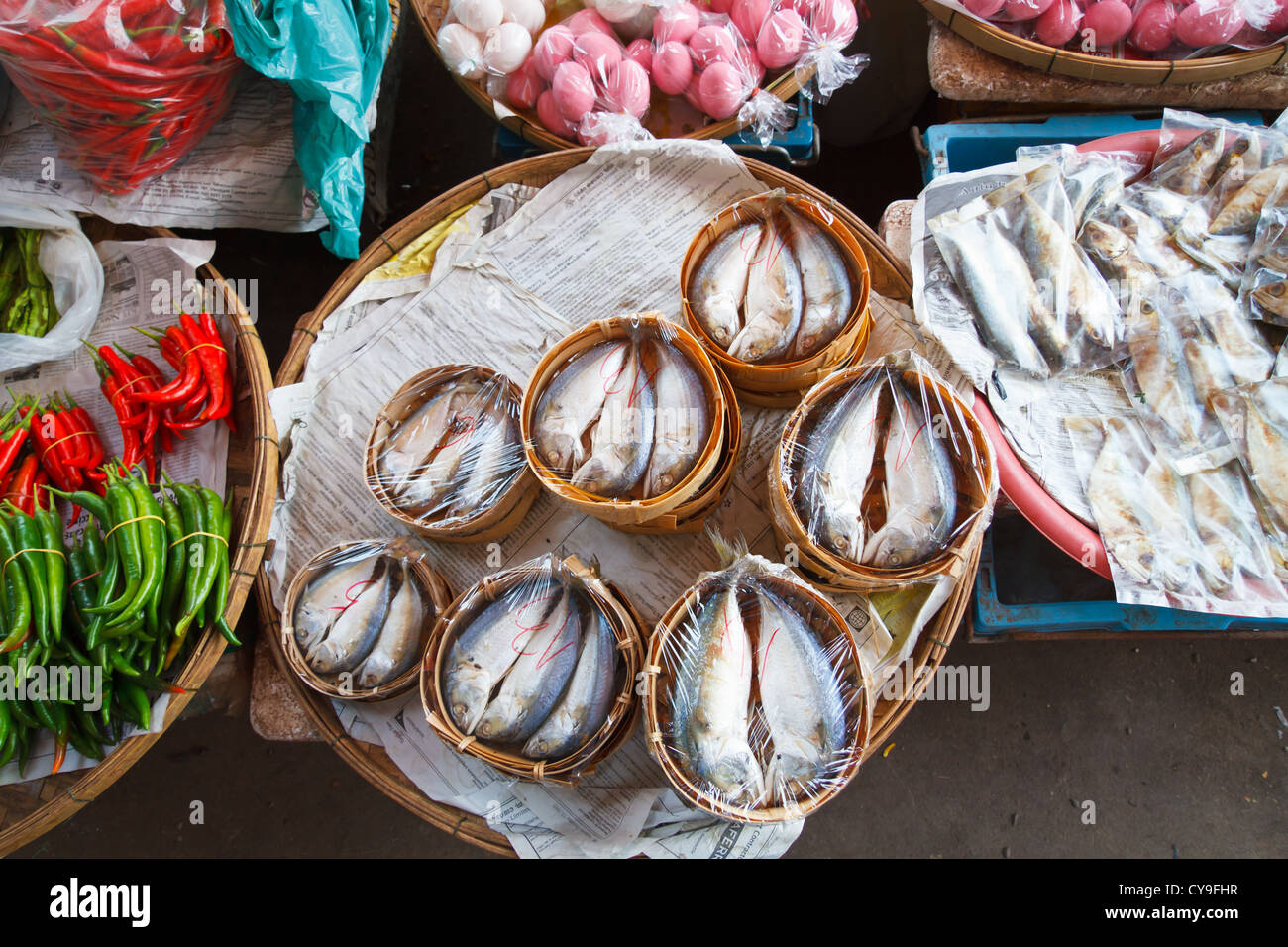 Frischer Fisch auf einem Fischmarkt in Vientiane, Laos Stockfoto